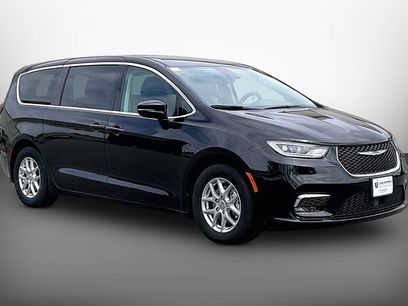 Certified 2024 Chrysler Pacifica Touring-L