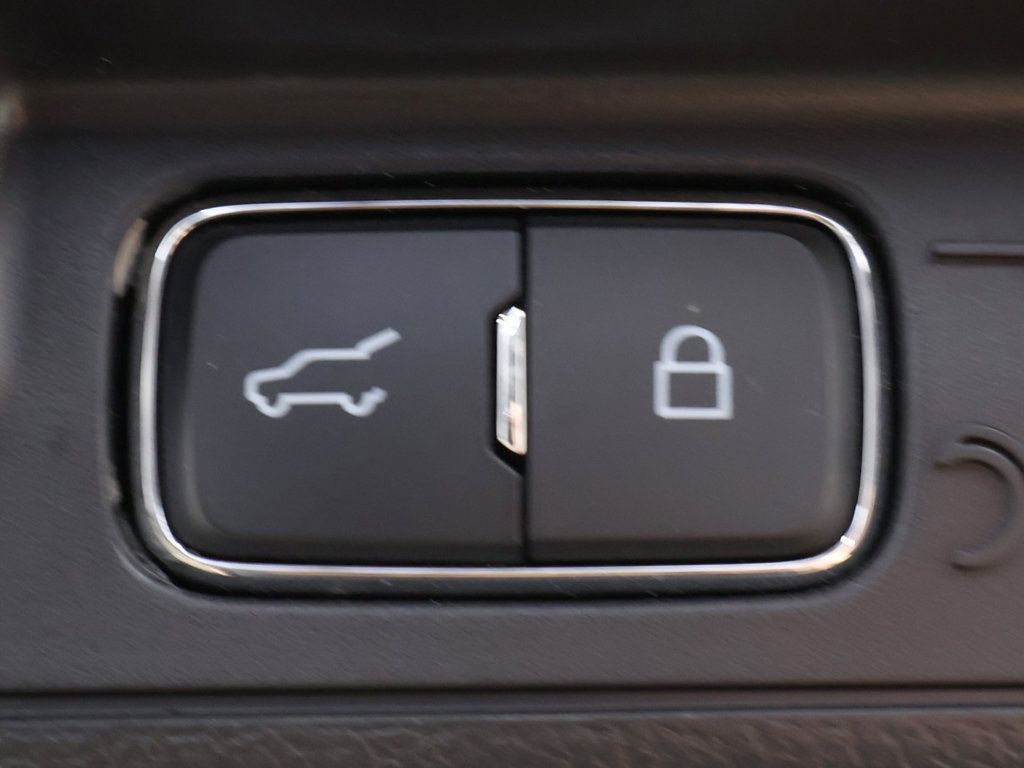 Used 2025 Ford Explorer ST-Line w/ ST-Line Street Pack AWD/4WD image 61