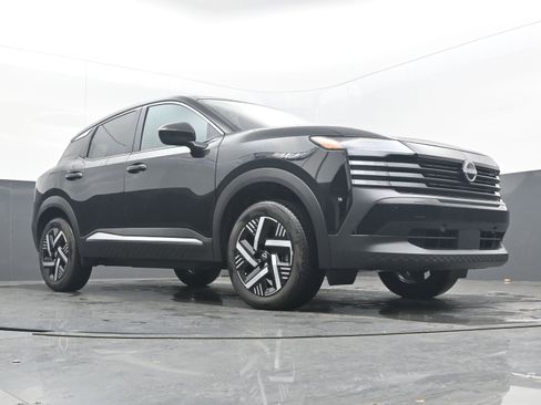 Certified 2025 Nissan Kicks SV image 21