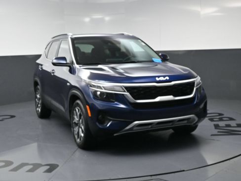 Used 2023 Kia Seltos EX AWD/4WD image 3