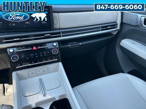 Used 2025 Hyundai Santa Fe SEL AWD/4WD image 16
