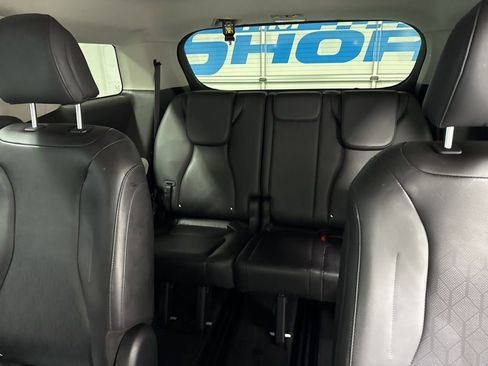 Used 2022 Kia Carnival LX image 15