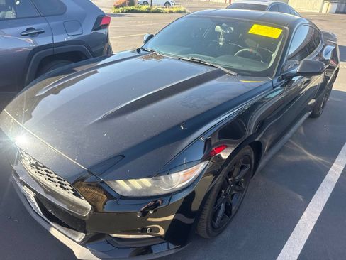 Used 2015 Ford Mustang Coupe RWD image 3
