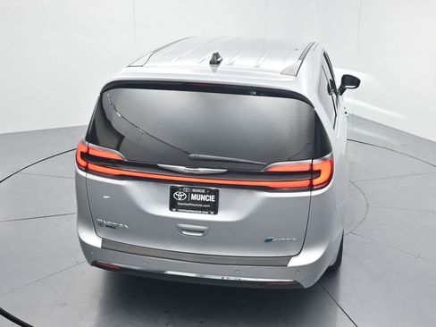 Used 2024 Chrysler Pacifica Limited FWD image 60