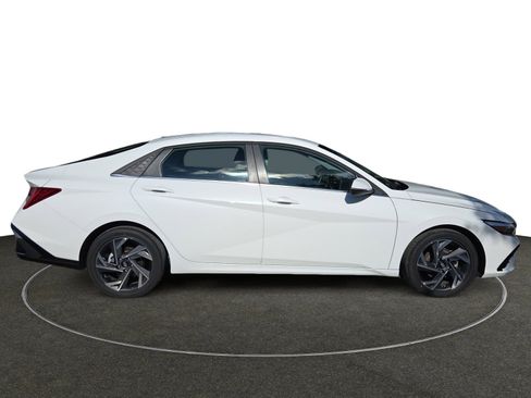 Certified 2025 Hyundai Elantra Limited FWD image 7