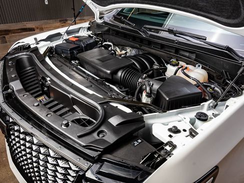 Used 2025 Cadillac Escalade ESV Sport Platinum w/ LPO, ONYX Package image 43