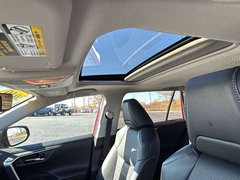 Used 2019 Toyota RAV4 Limited image 28