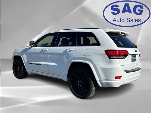 Used 2022 Jeep Grand Cherokee Laredo X image 4