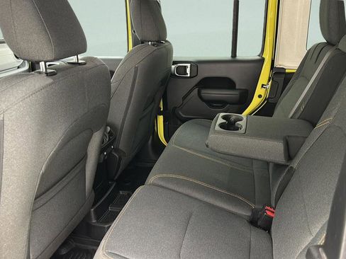 Used 2024 Jeep Wrangler Unlimited w/ Convenience Group AWD/4WD image 9
