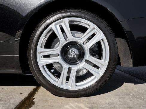 Used 2016 Rolls-Royce Dawn image 22