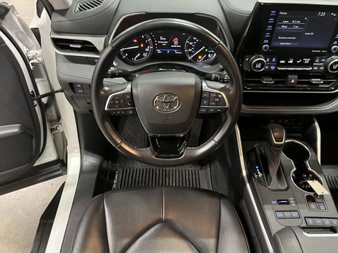 Used 2021 Toyota Highlander XLE image 13