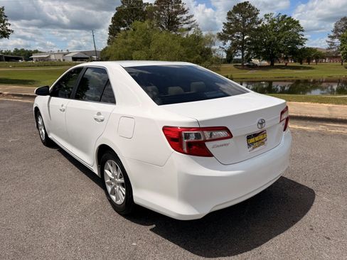 Used 2012 Toyota Camry LE FWD image 3
