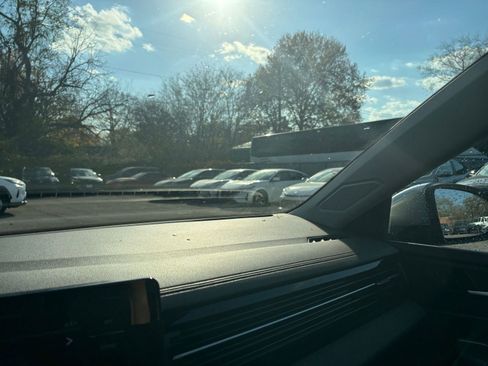 Used 2025 Volkswagen Jetta SE image 34