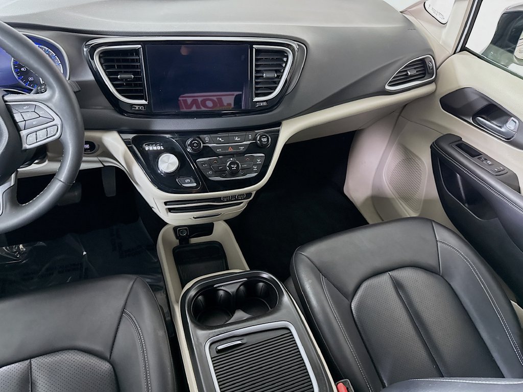 Used 2024 Chrysler Pacifica Touring-L FWD image 26