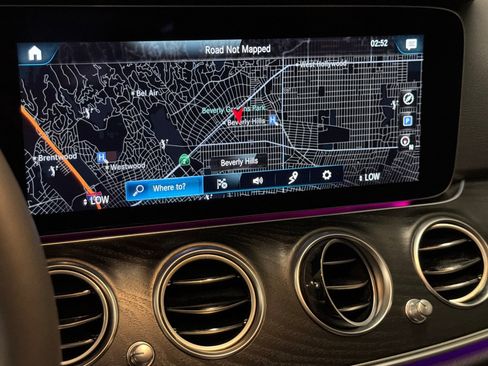 Used 2022 Mercedes-Benz E 350 Sedan image 17