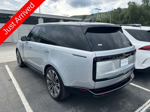 Used 2025 Land Rover Range Rover SE image 5
