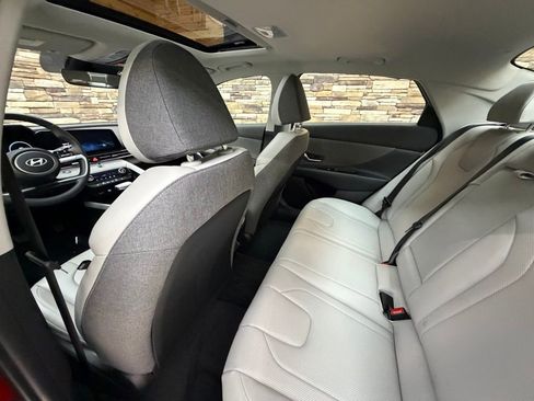 Certified 2025 Hyundai Elantra Limited w/ Cargo Package image 27