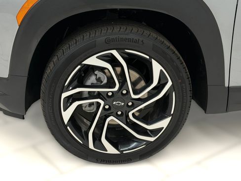 Used 2025 Chevrolet TrailBlazer RS w/ Convenience Package AWD/4WD image 11