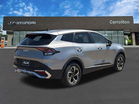 Used 2025 Kia Sportage LX FWD image 5