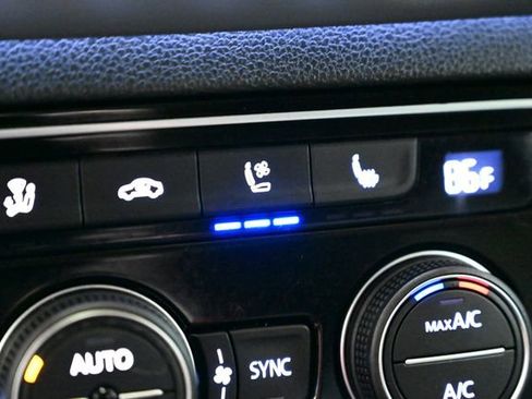 Used 2022 Volkswagen Atlas SEL Premium image 36