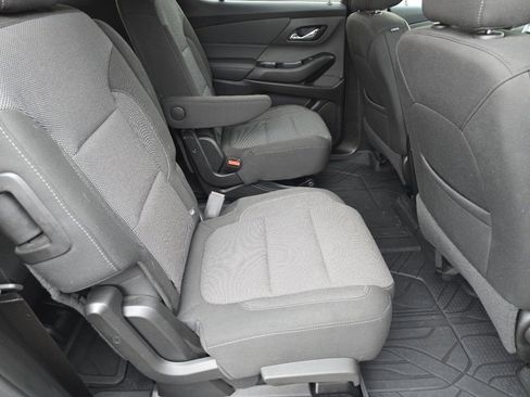 Used 2023 Chevrolet Traverse LT image 16