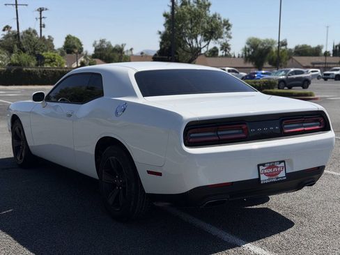 Used 2017 Dodge Challenger SXT RWD image 5