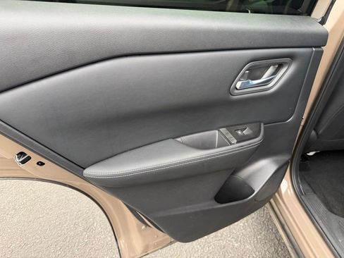 Used 2025 Nissan Rogue SV image 12