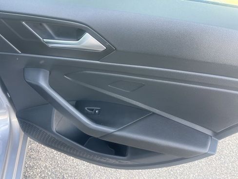 Used 2024 Volkswagen Jetta SE image 23