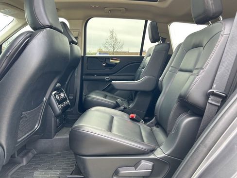 Used 2024 Lincoln Aviator AWD w/ Premium Package image 13