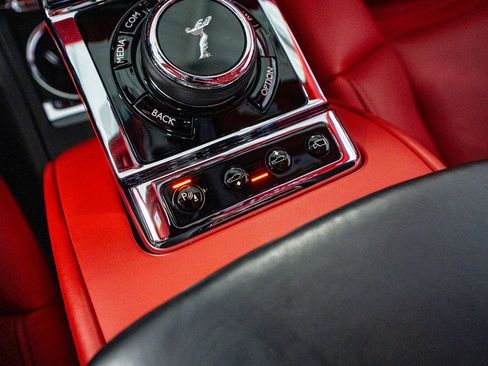 Used 2022 Rolls-Royce Phantom Sedan image 54