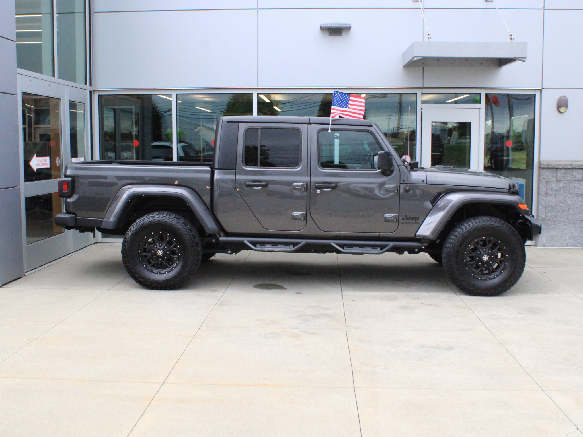 Used 2022 Jeep Gladiator Sport AWD/4WD image 4