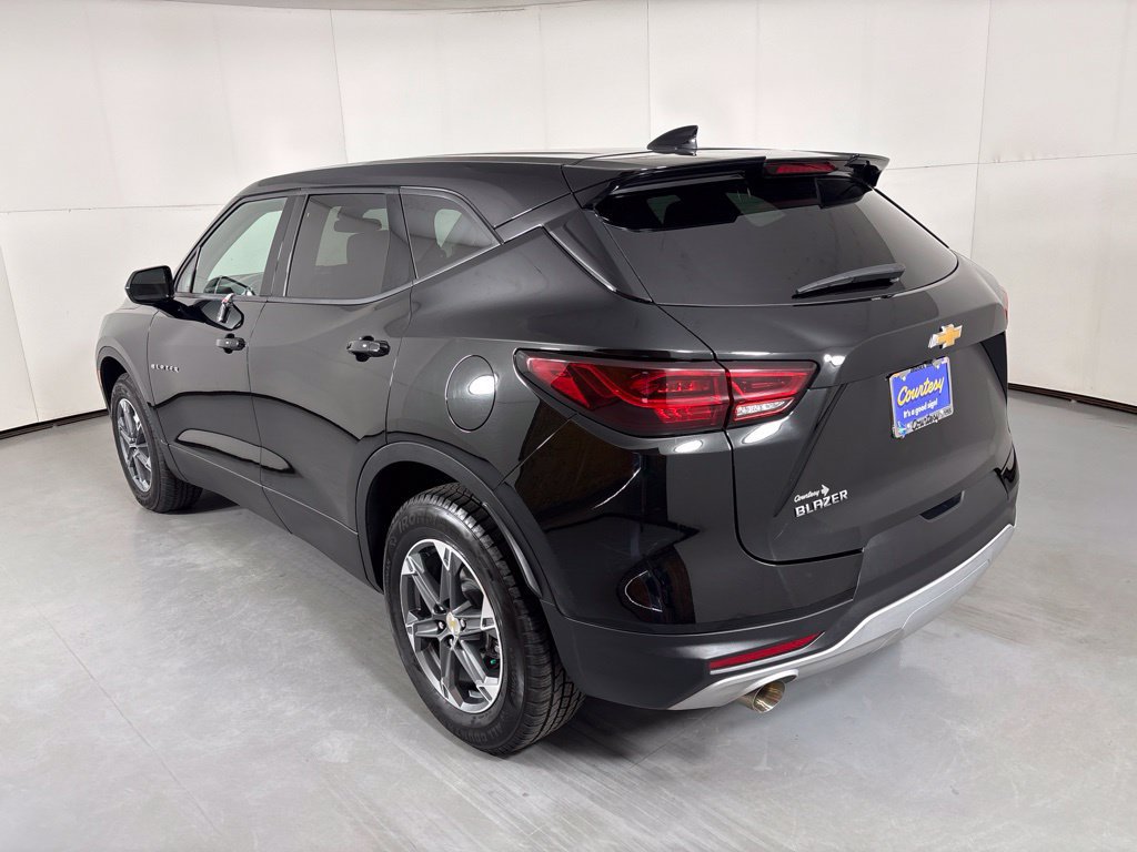 Used 2025 Chevrolet Blazer LT FWD image 6