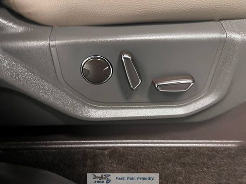 Used 2018 Ford Expedition XLT RWD image 40