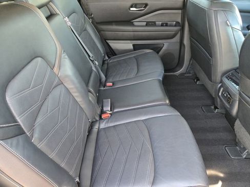 Used 2023 Nissan Pathfinder Platinum w/ Cargo Package image 30