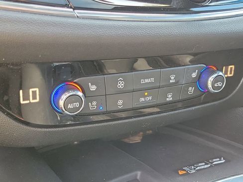 Used 2023 Buick Enclave Avenir w/ Avenir Technology Package AWD/4WD image 31