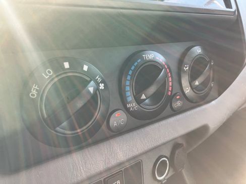 Used 2014 Toyota Tacoma 2WD Access Cab image 22