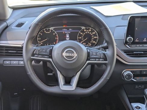 Used 2025 Nissan Altima 2.5 SR image 24