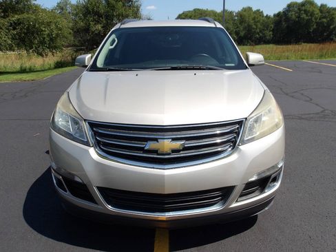 Used 2016 Chevrolet Traverse LT w/ Style and Technology Package FWD image 3