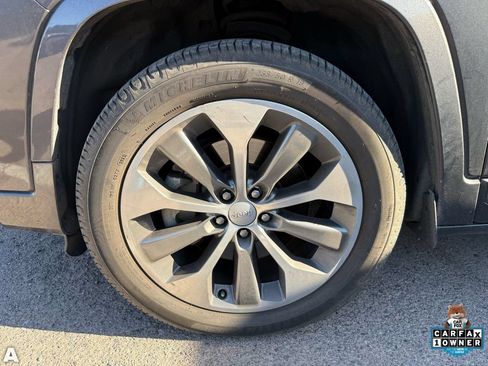 Used 2019 Jeep Cherokee Overland w/ Technology Group FWD image 6
