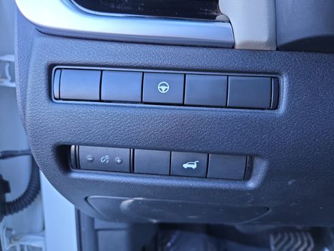 Used 2023 Nissan Rogue SL w/ SL Premium Package image 16