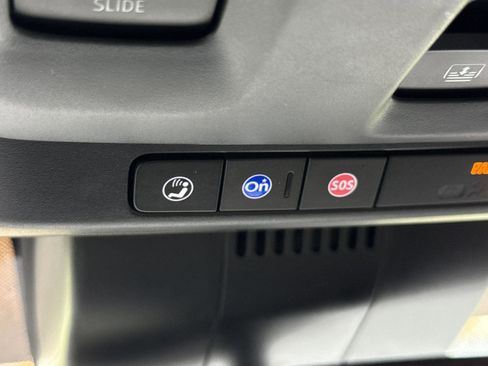 Used 2023 GMC Yukon XL AT4 w/ Technology Package image 22