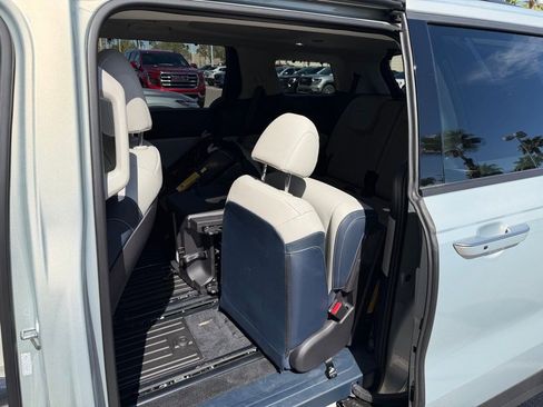 Used 2026 Kia Carnival SX Prestige image 6