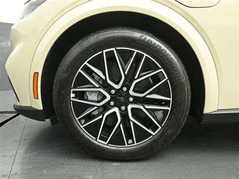 Used 2025 Ford Mustang Mach-E Premium image 31