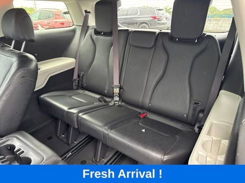 Used 2024 Kia Carnival LX FWD image 4