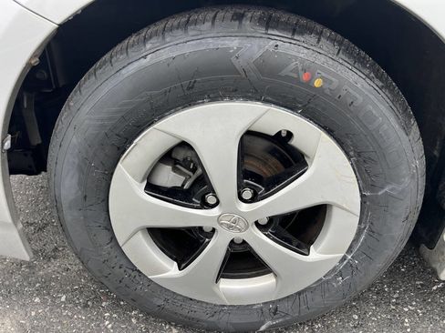 Used 2015 Toyota Prius Three w/ Solar Roof Package image 16