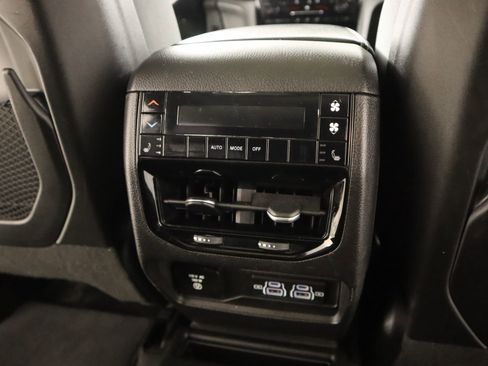 Used 2021 Jeep Grand Cherokee L Limited w/ Luxury Tech Group II image 17