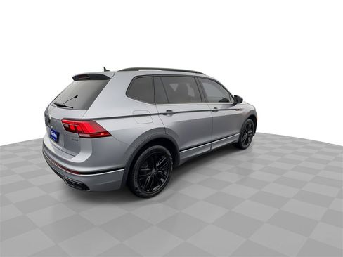 Used 2022 Volkswagen Tiguan SE R-Line image 8