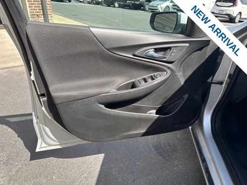 Used 2022 Chevrolet Malibu LT FWD image 17