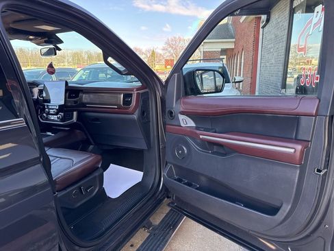 Used 2024 Ford Expedition Limited image 53