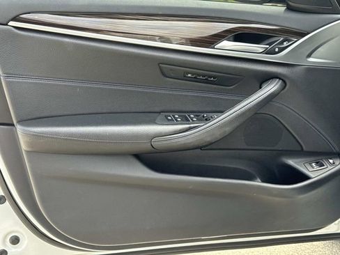 Used 2018 BMW 530e xDrive w/ M Sport Package 2 AWD/4WD image 17
